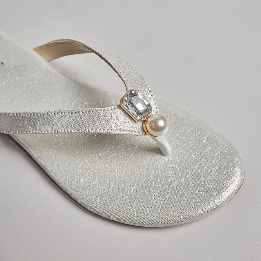 Crystal Dew Pearl Chapal - White