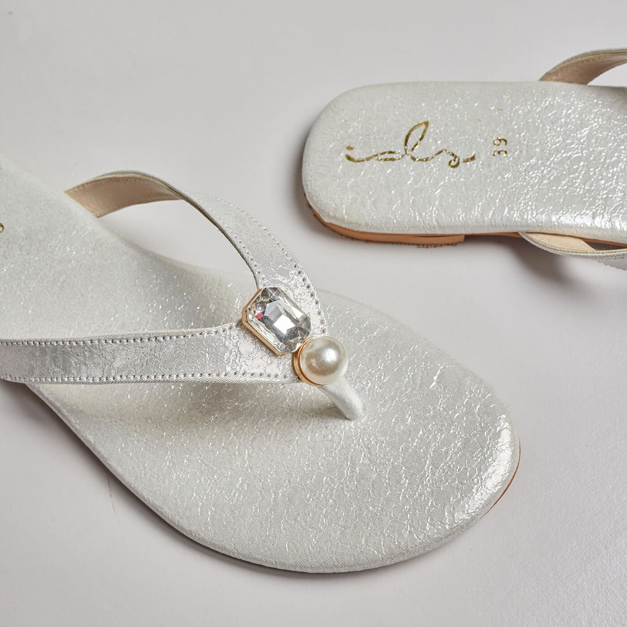 Crystal Dew Pearl Chapal - White